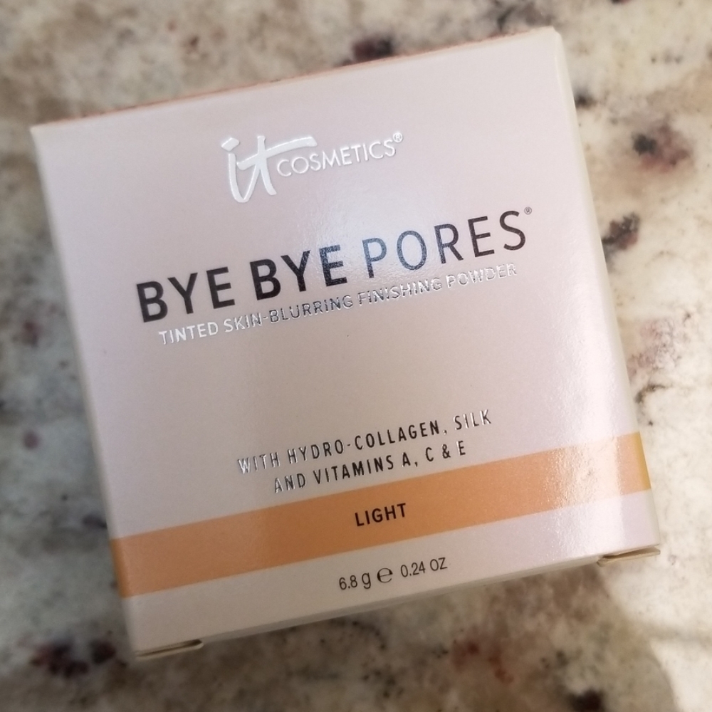 IT Cosmetics Finishing Powder - BRAND NEW